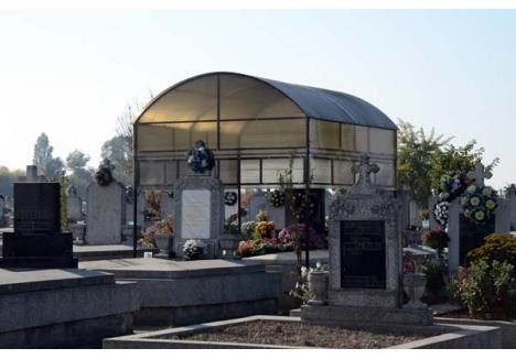 CASĂ DE VECI. Pentru ca în cimitir să nu mai apară cavouri cu aspect de vile sau case de vacanţă, viitorul regulament al ADP va preciza clar modelele după care vor putea fi construite criptele, iar respectarea acestora va fi verificată